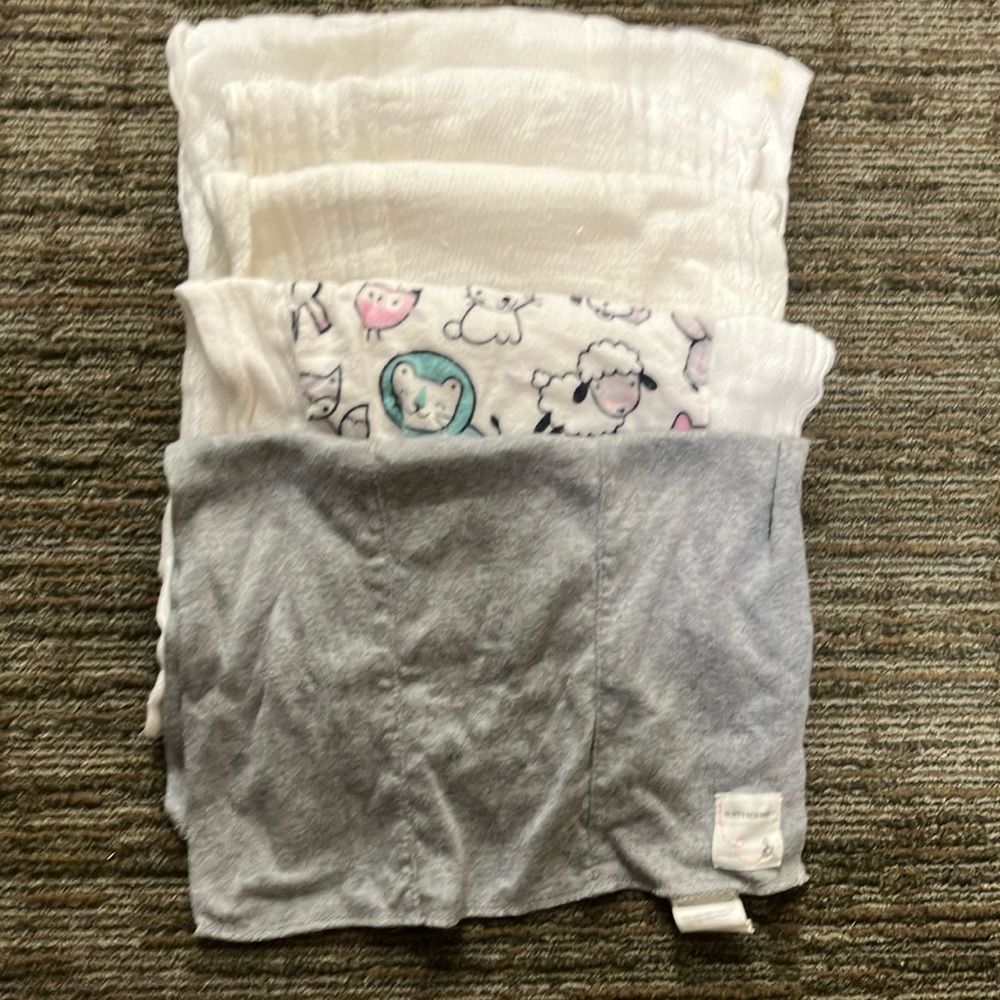 Gray and White burp cloth Set